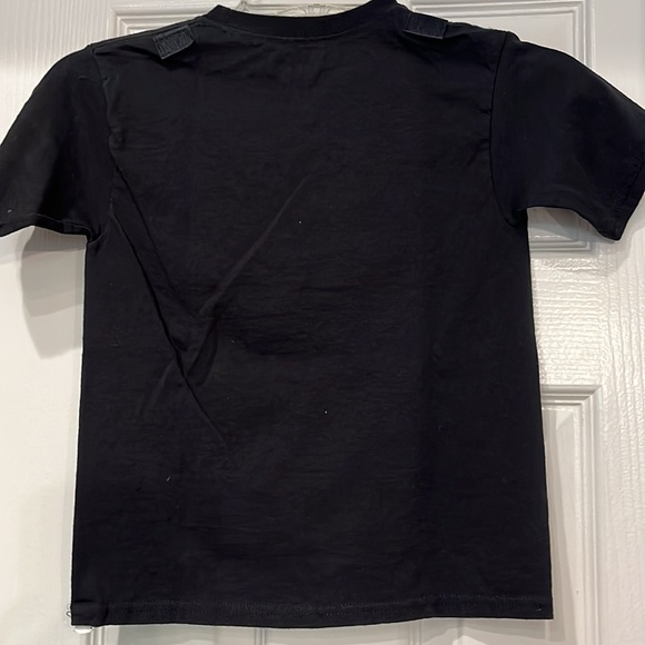 Batman Short Sleeve Shirt with Velcro cape. Size (6-7) S Never Worn. - Picture 4 of 6